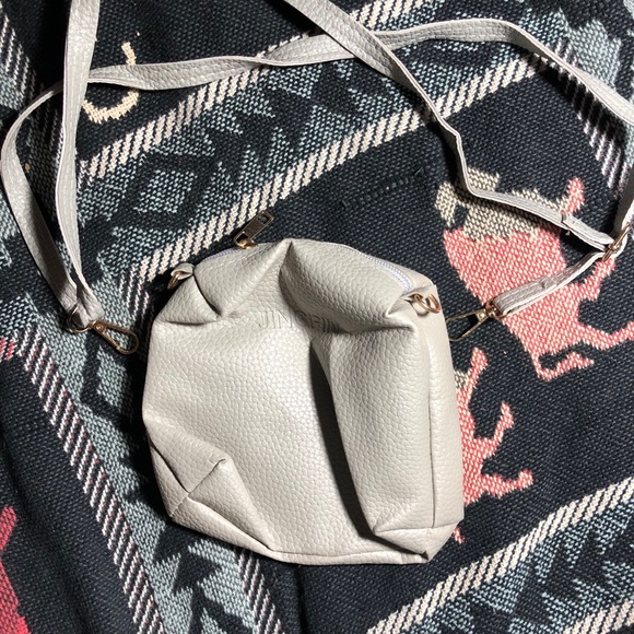 4 piece handbag, crossbody, wristlet & card holder - Picture 8 of 10